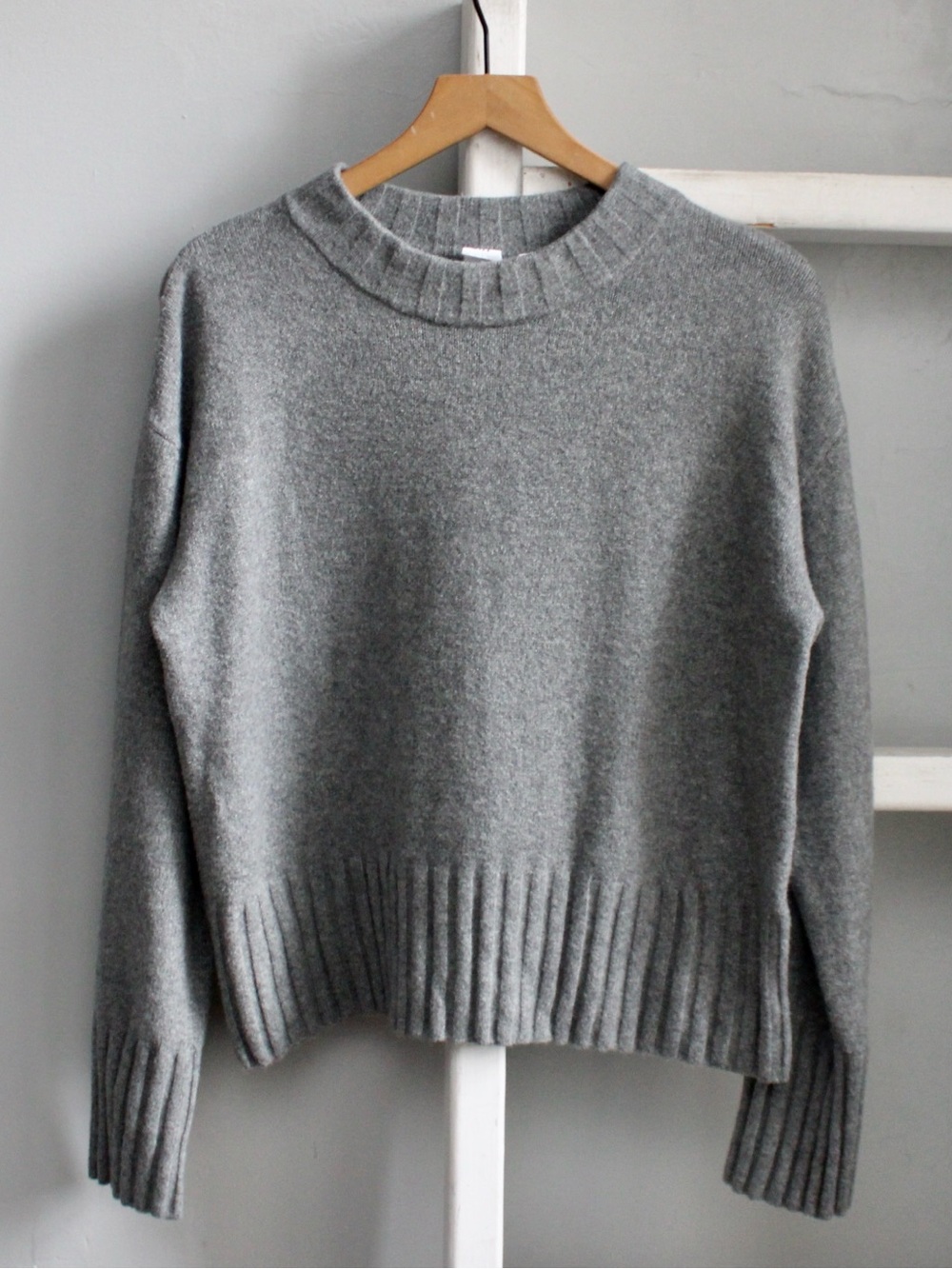 GAP CashSoft Relaxed Crewneck Pullover Sweater Heather Gray Women's Size Medium - Picture 2 of 7